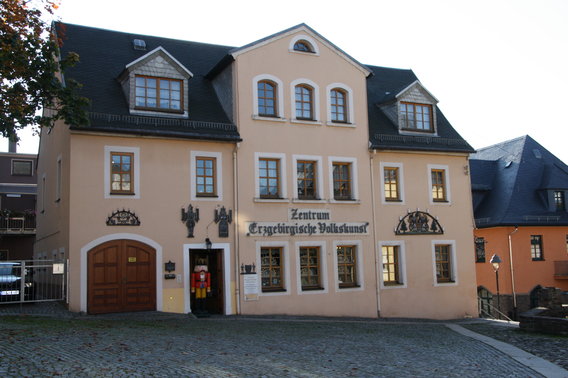 Zentrum Erzgebirgische Volkskunst in Schneeberg im Erzgebirge - Logo