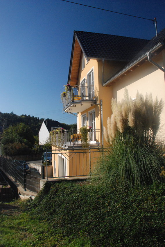 Wein- und Gästehaus Genetsch in Lieser - Logo