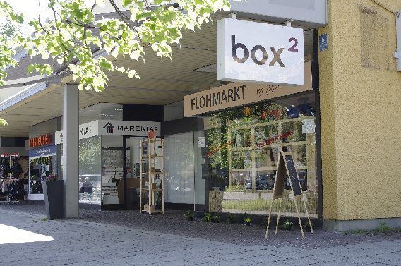 boxhoch2 - Flohmarkt ist jeden Tag in Puchheim Bahnhof Gemeinde Puchheim in Oberbayern - Logo