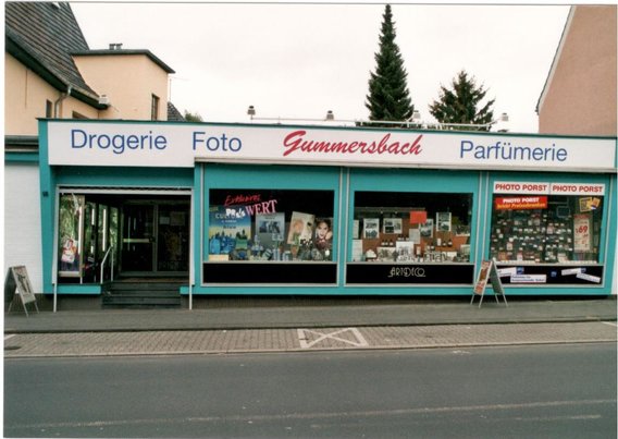 Fach Drogerie Parfümerie Foto Gummersbach in Bedburg an der Erft - Logo