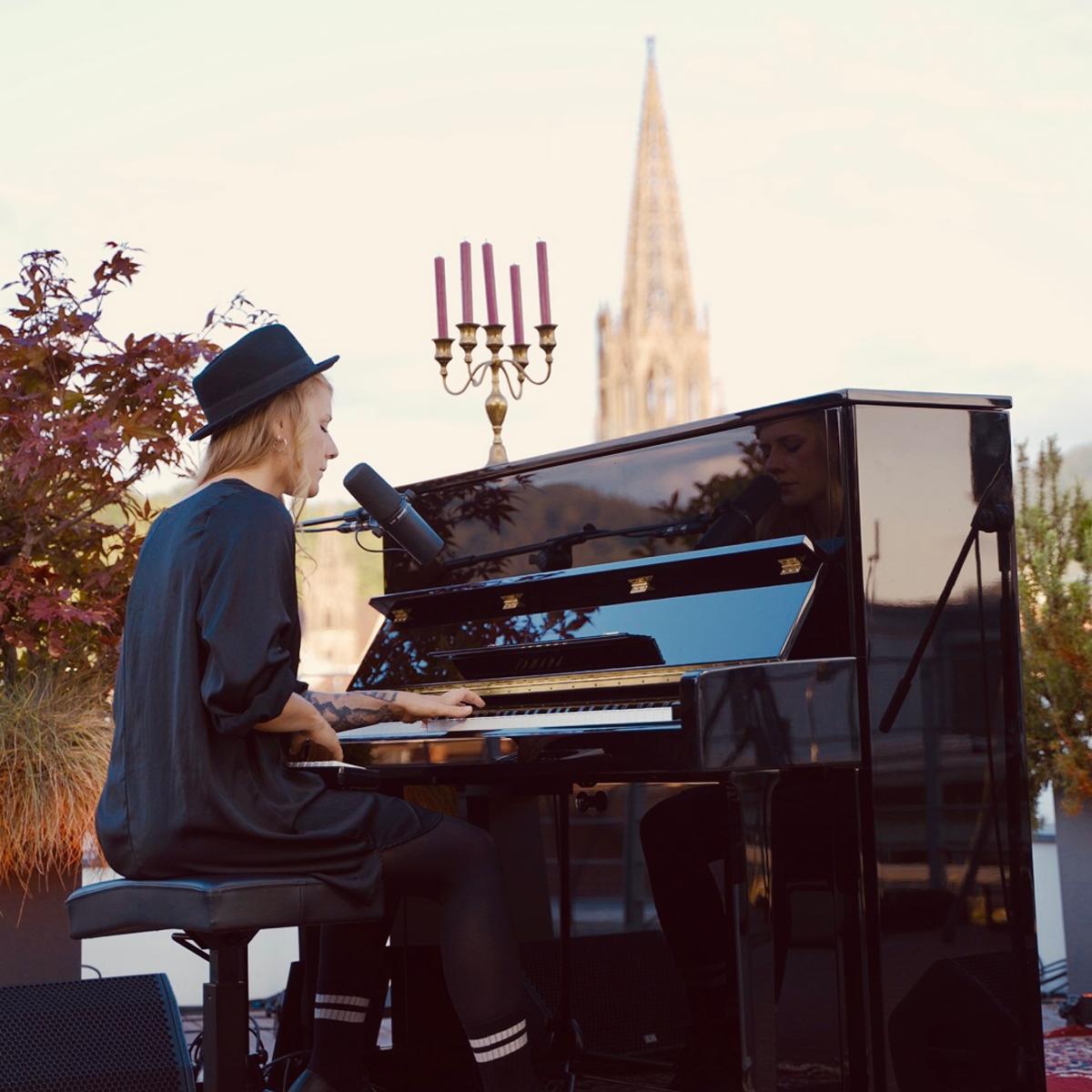 Laura Braun - Hochzeitssängerin & Pianistin in Freiburg im Breisgau - Logo