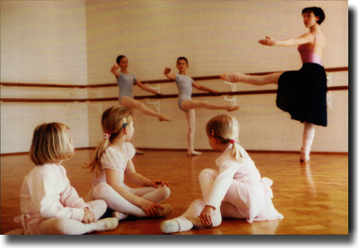 Ballettschule - Verena Milenkovic; - Köln-Brück und Rath in Köln - Logo